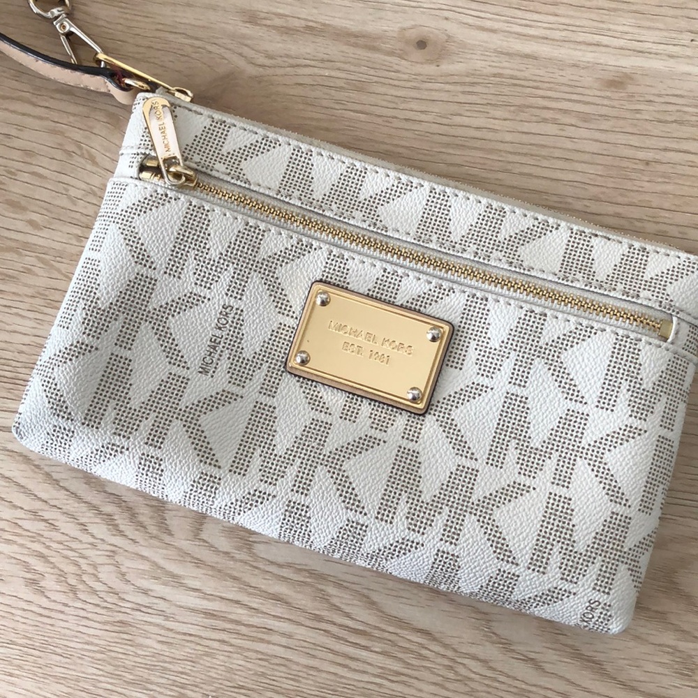 Michael Kors jet set wristlet